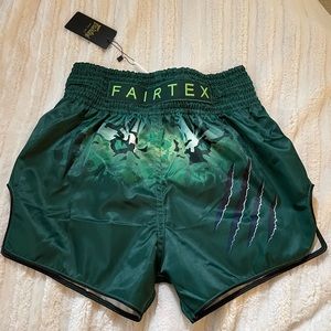 Fairtex Muay Thai shorts. Men’s size medium. Green.